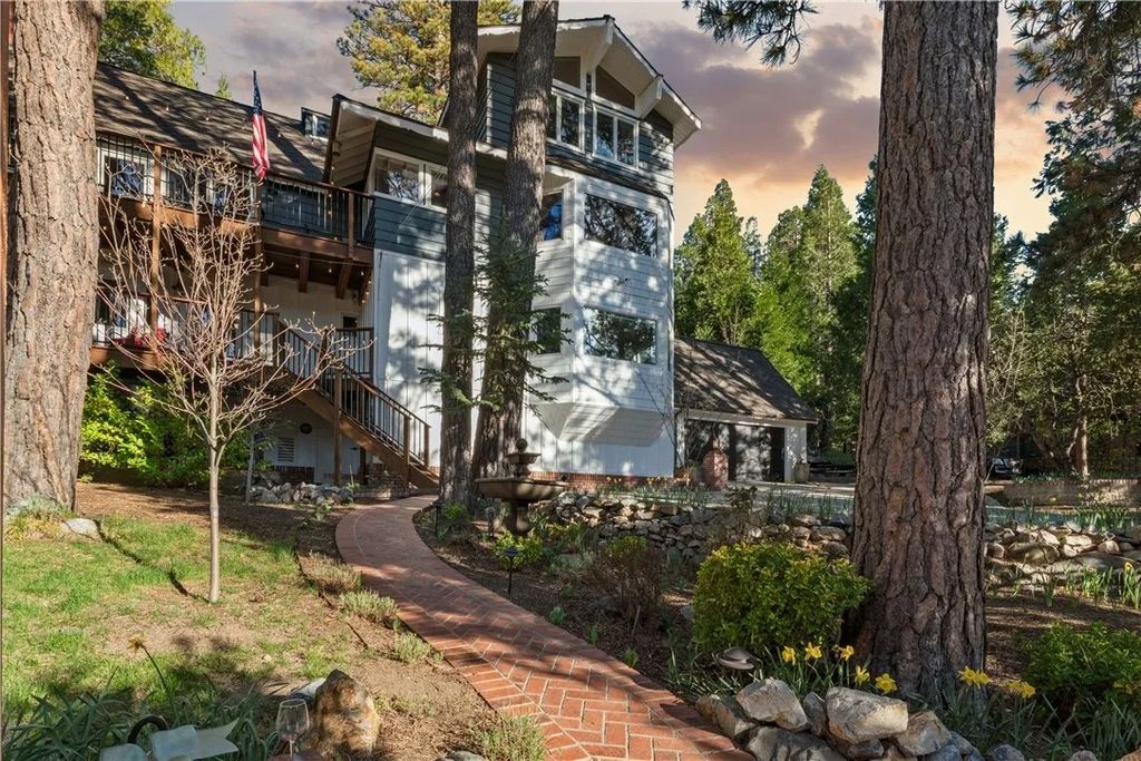 Photo of 469 Golf Course Road, Lake Arrowhead, CA 92352 (MLS # IG26081857)