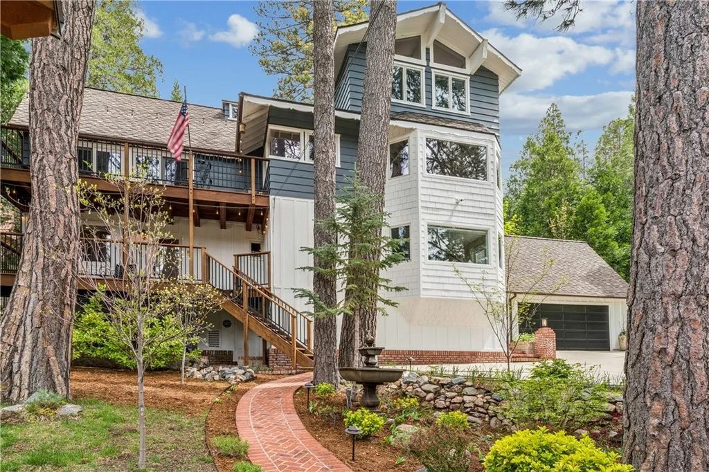 Photo of 469 Golf Course Road, Lake Arrowhead, CA 92352 (MLS # IG26081857)