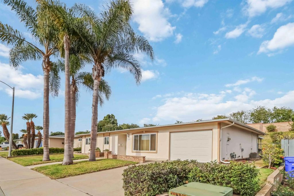 Photo of 914 La Tierra Dr, San Marcos, CA 92078 (MLS # 260003326)