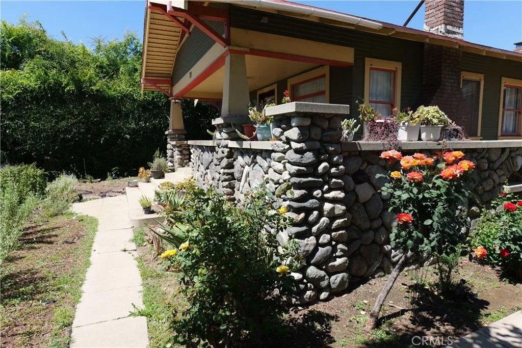 Photo of 115 E Jefferson Ave, Pomona, CA 91767 (MLS # TR26082594)