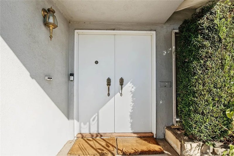 2122 Saticoy