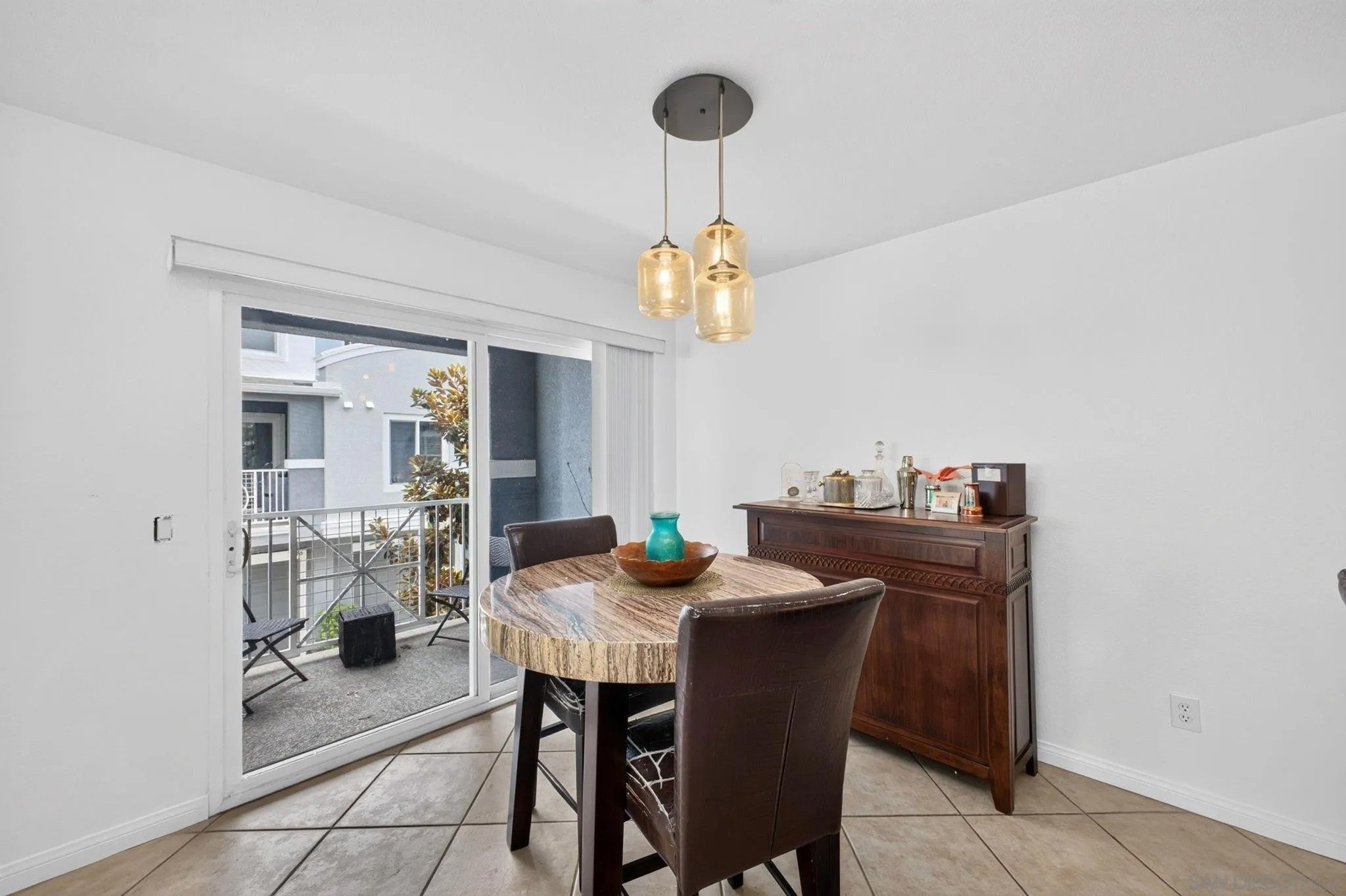 3549 Shoreline Bluff Lane
