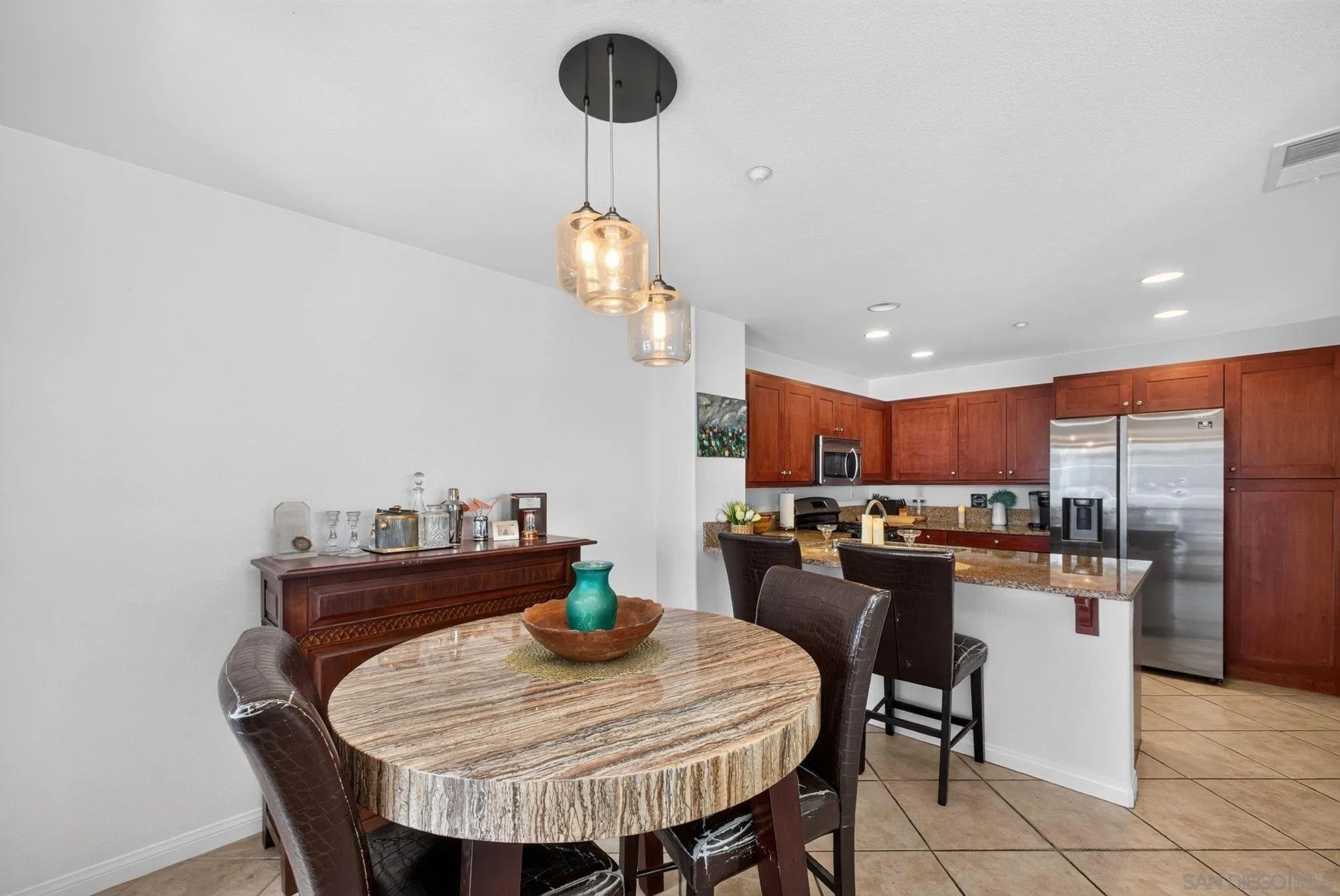 3549 Shoreline Bluff Lane