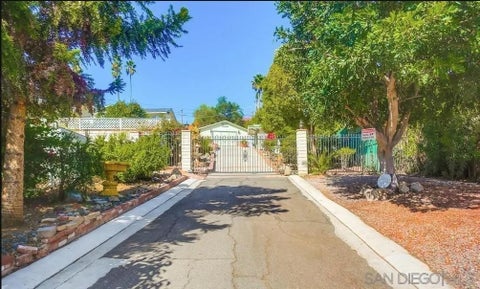 Photo of 342 Beaumont Dr, Vista, CA 92084 (MLS # 260024214)