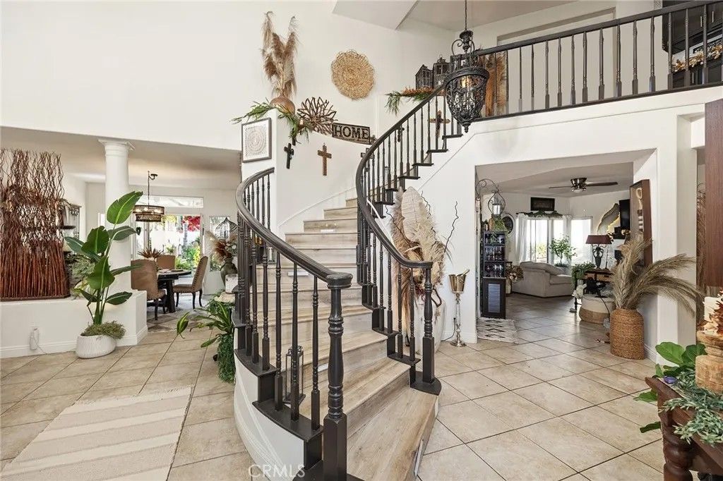 Photo of 40027 Gibraltar Dr, Murrieta, CA 92562 (MLS # SW26020785)