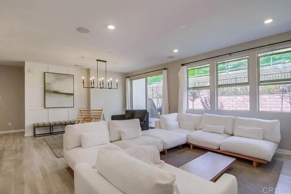 2304 Trevi Cir