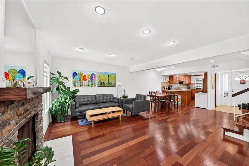 3130 Montrose Avenue 106