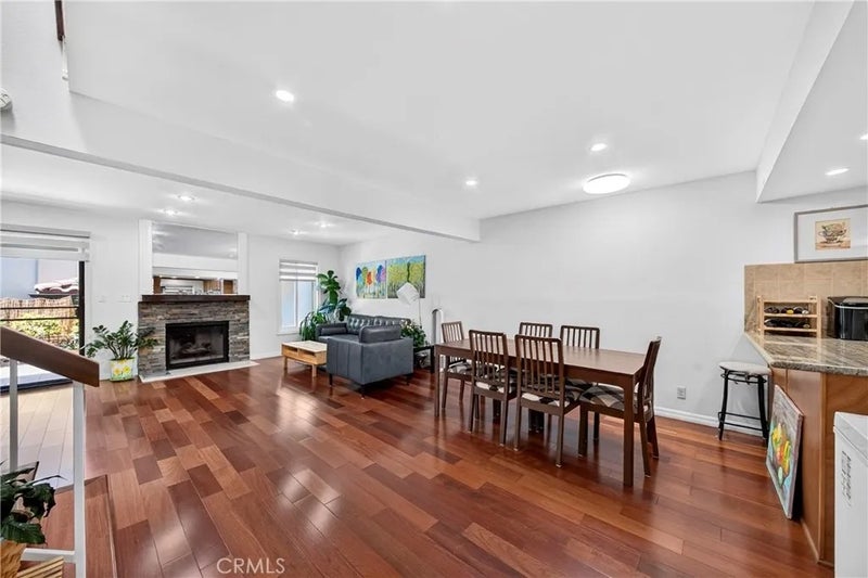 3130 Montrose Avenue 106