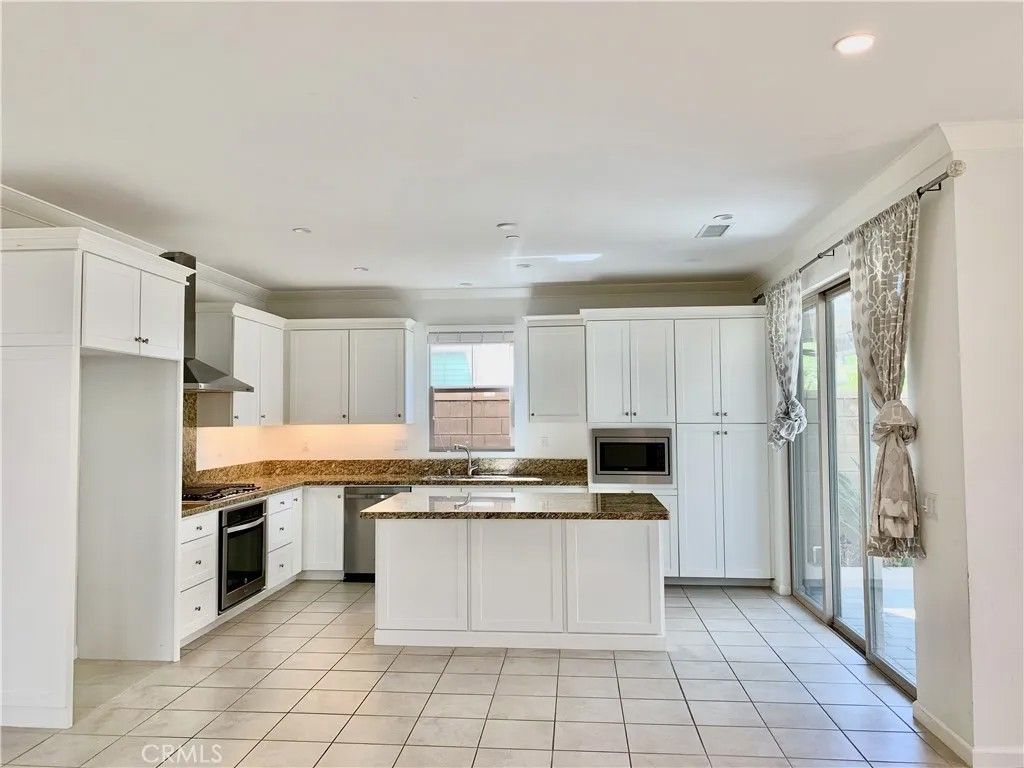 Photo of 112 Breakwater, Irvine, CA 92620 (MLS # OC26113354)