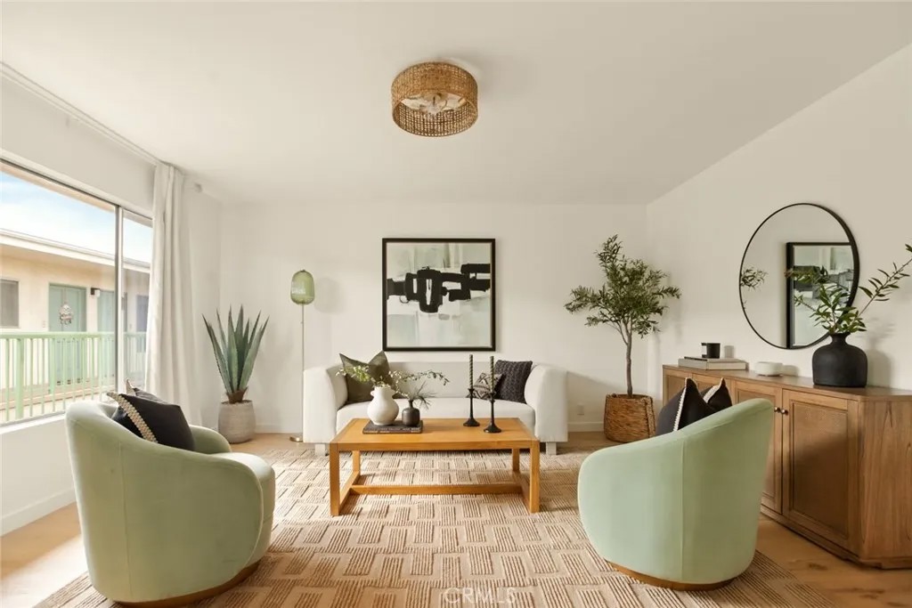 334 Gladys Avenue 305