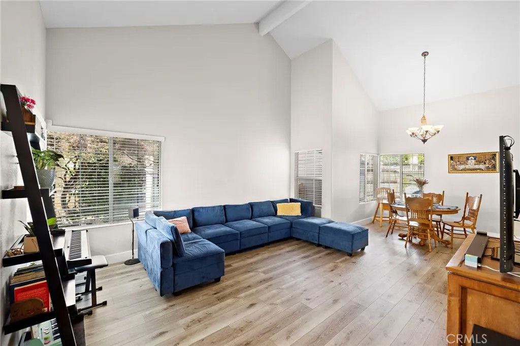 39654 Avenida Miguel Oeste