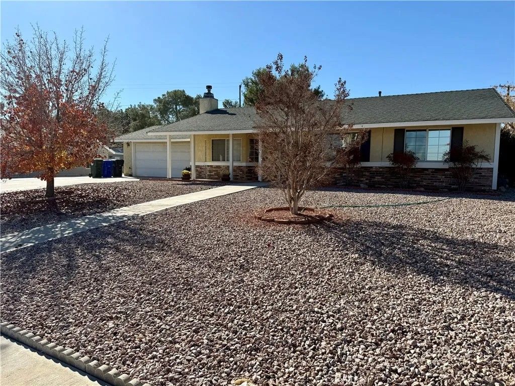 Photo of 14372 Woodland Drive, Victorville, CA 92395 (MLS # HD25276068)