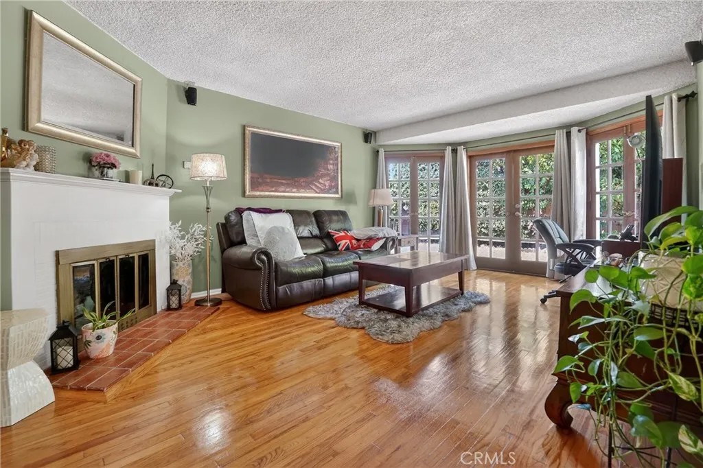 2517 W Redondo Beach