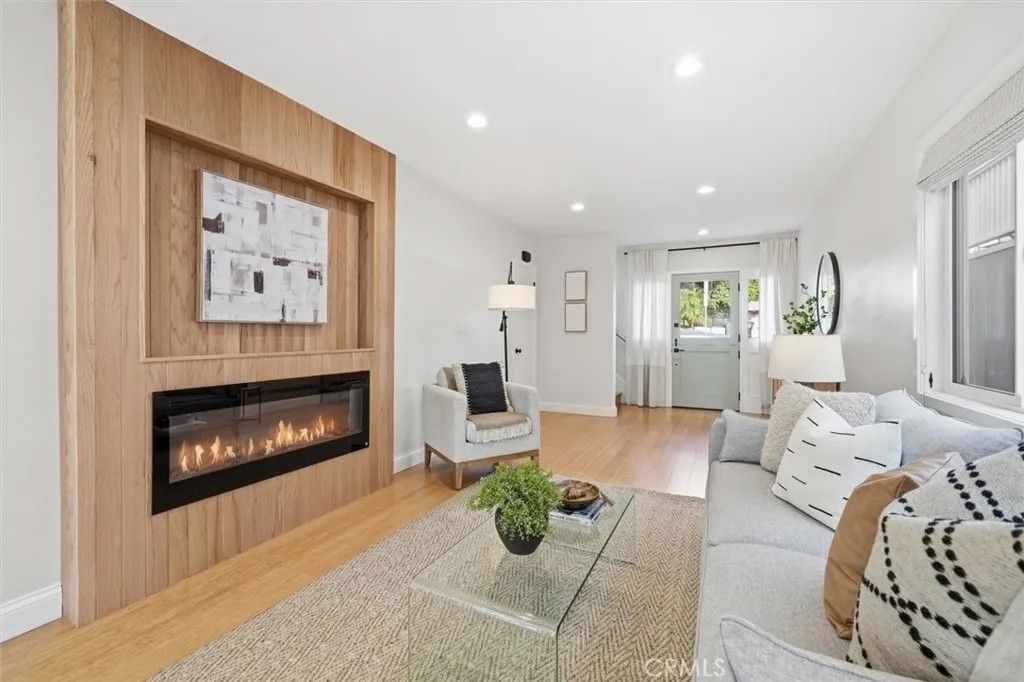 Photo of 1600 Spreckels Ln, Redondo Beach, CA 90278 (MLS # SB26020886)