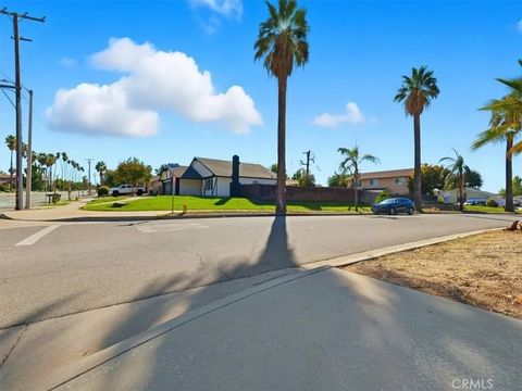 Tiny photo for 313 N Dearborn St, Redlands, CA 92374 (MLS # CV25244004)