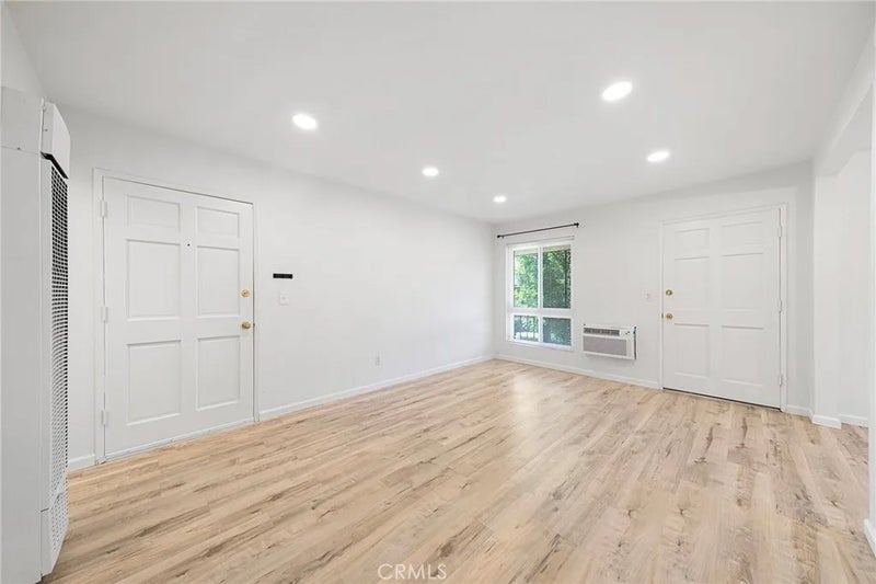 660 S Glassell Street 54