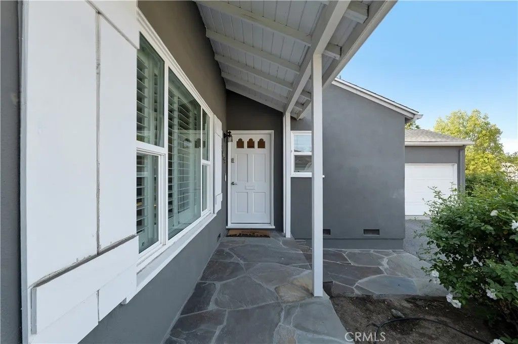 Photo of 6458 Hanna Ave, Woodland Hills, CA 91303 (MLS # SR26084926)