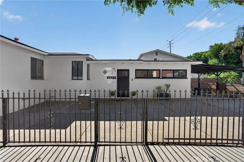 1204 E Poinsettia