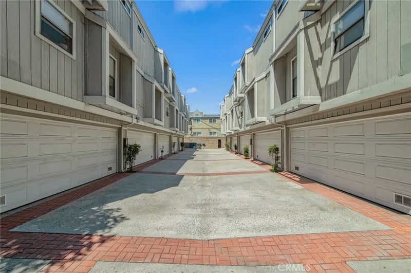965 E Del Mar Boulevard 4