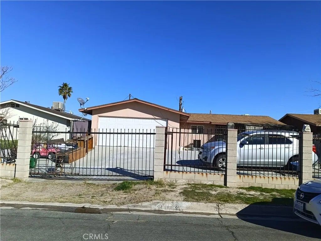 Photo of 217 Plaimor Avenue, Barstow, CA 92311 (MLS # HD26013150)
