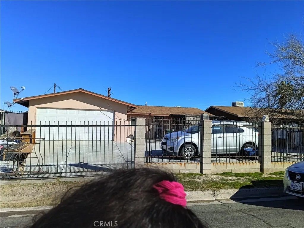 Photo of 217 Plaimor Avenue, Barstow, CA 92311 (MLS # HD26013150)