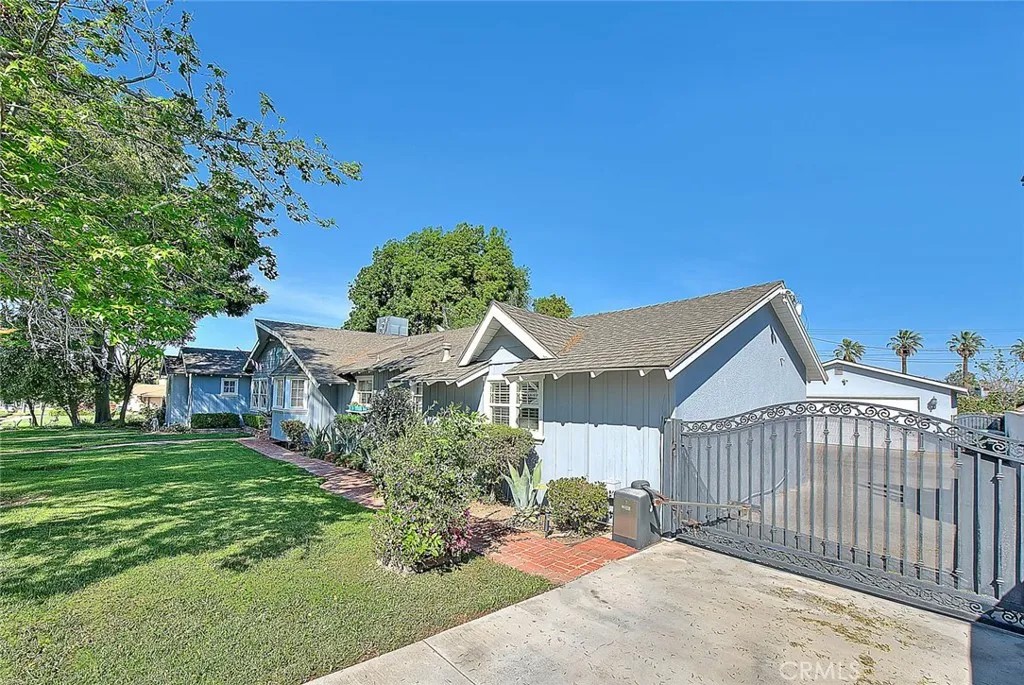 1429 Garretson