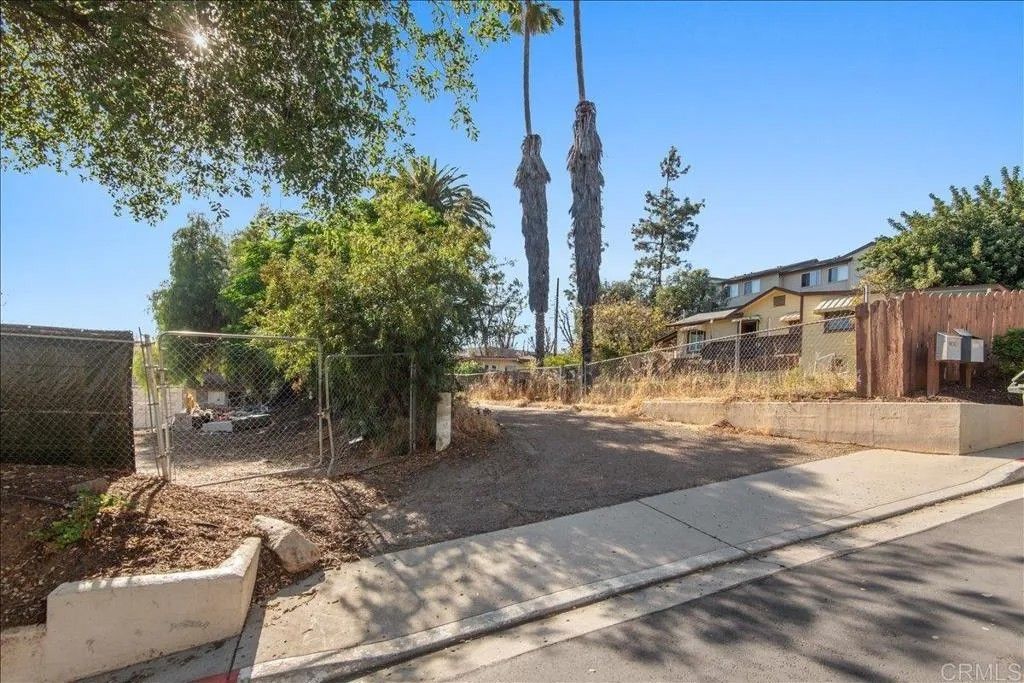 Photo of 12828 Mapleview St, Lakeside, CA 92040 (MLS # PTP2602895)