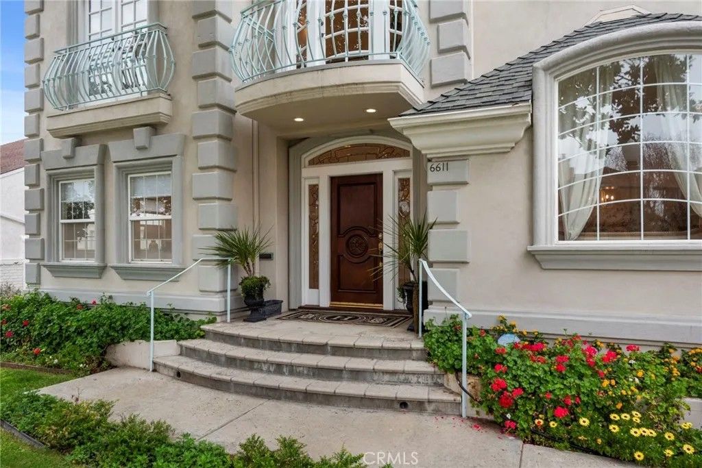 Photo of 6611 W 81st Street, Los Angeles, CA 90045 (MLS # SB26029446)