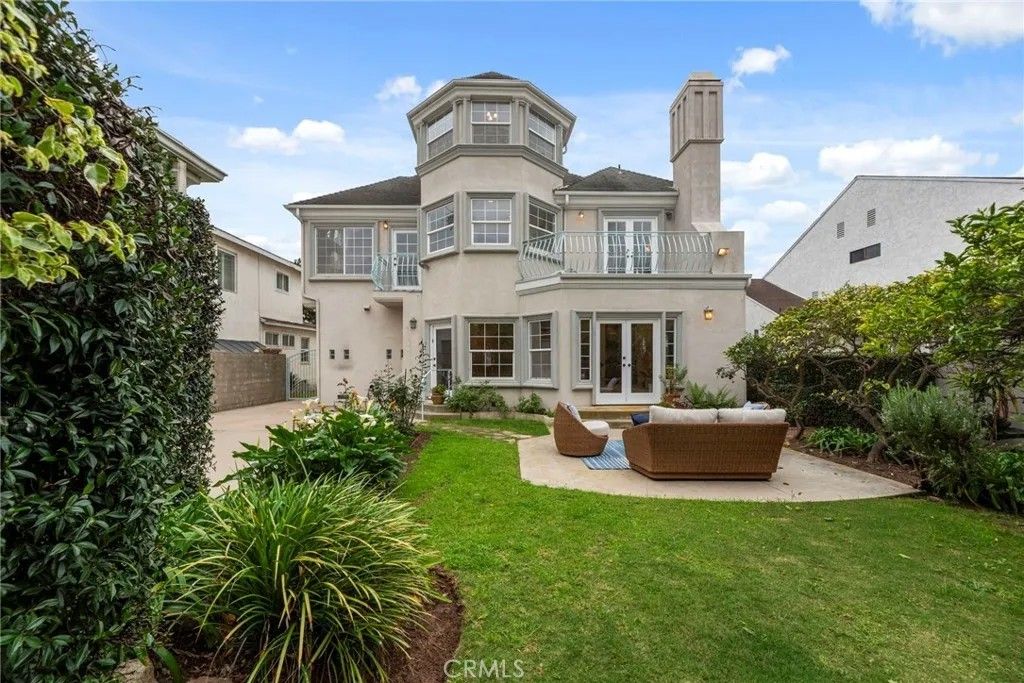 Photo of 6611 W 81st Street, Los Angeles, CA 90045 (MLS # SB26029446)