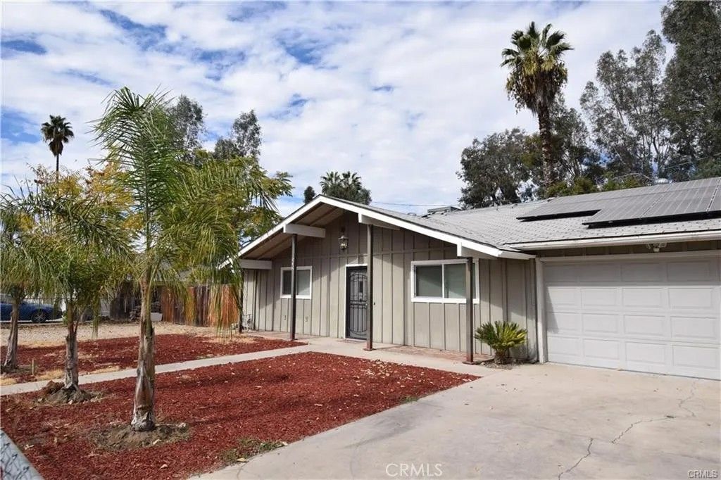 Photo of 532 Fern Place, Hemet, CA 92543 (MLS # CV25267523)