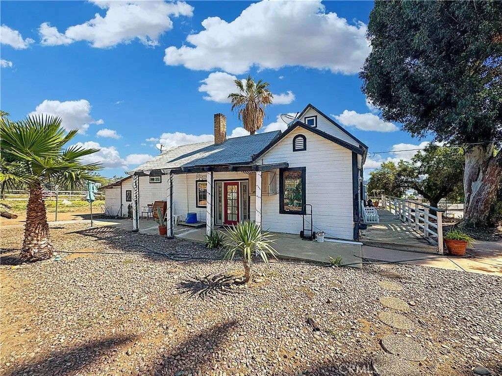 Photo of 33040 Maiden LN, Lake Elsinore, CA 92530 (MLS # IG26114915)
