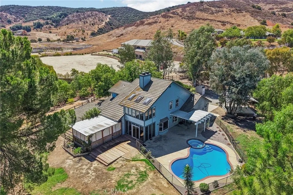 Photo of 20450 Wendy LN, Murrieta, CA 92562 (MLS # OC26204934)