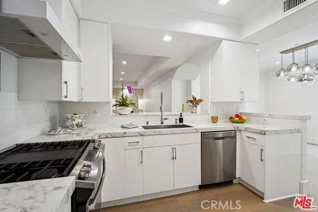 1861 Veteran Avenue 101