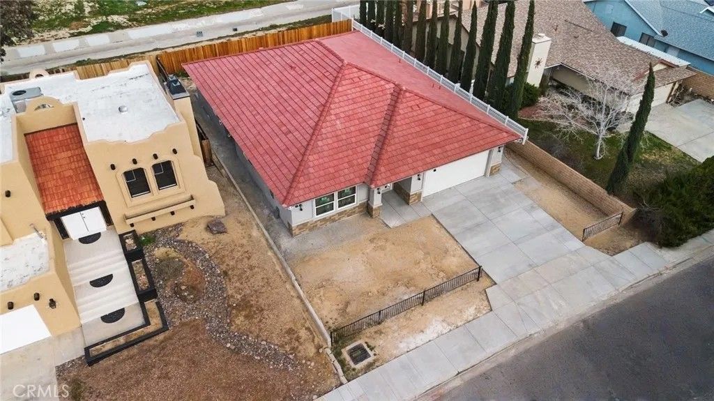 Photo of 15688 Kingswood, Victorville, CA 92392 (MLS # DW26033118)