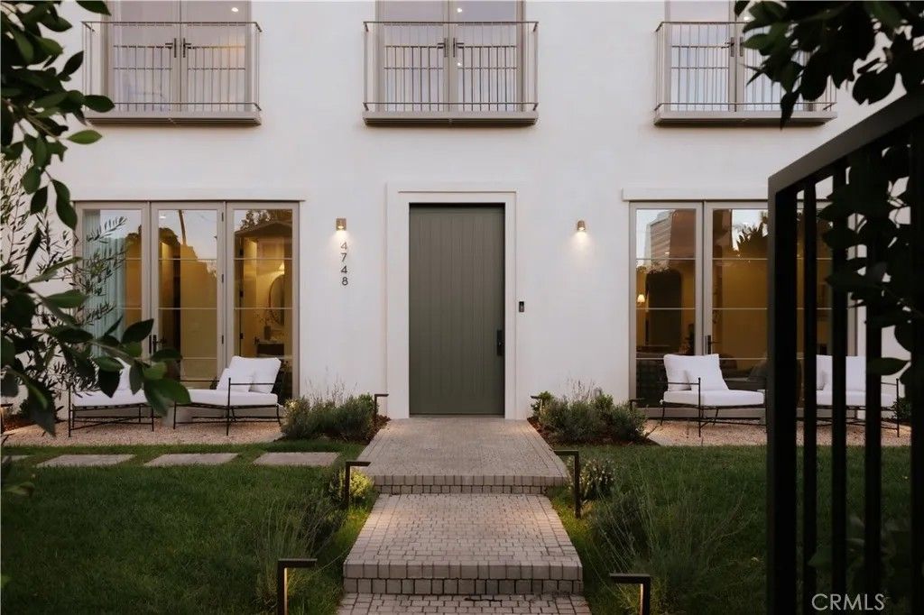 Photo of 4748 Noble Avenue, Sherman Oaks, CA 91403 (MLS # SR25277569)