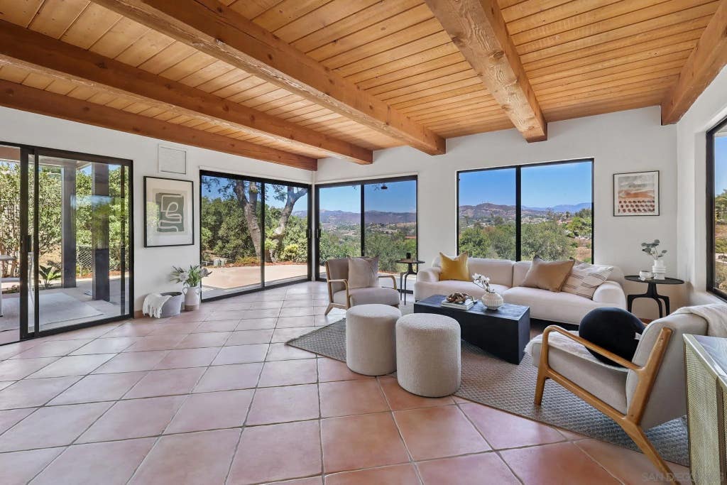 Photo of 974 Via Hillview, Fallbrook, CA 92028 (MLS # 260017630)