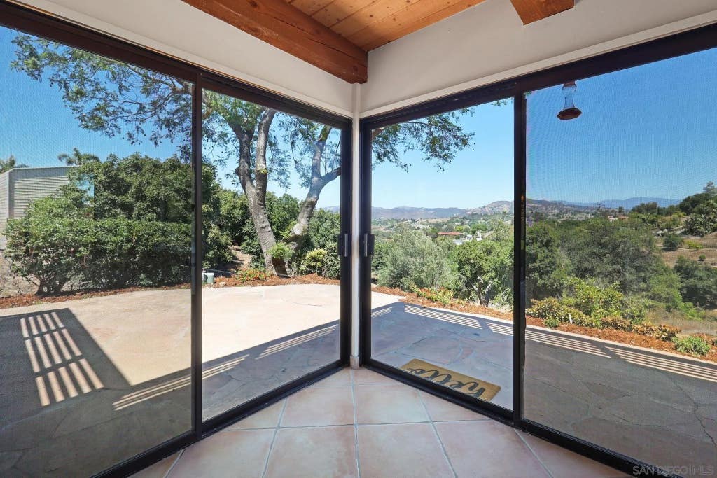 Photo of 974 Via Hillview, Fallbrook, CA 92028 (MLS # 260017630)