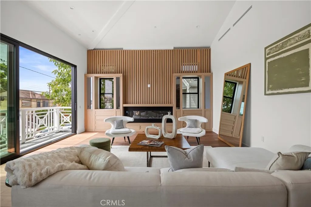 2111 Clark A