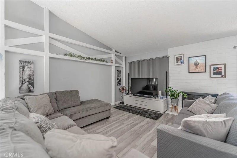 26212 Rainbow Glen