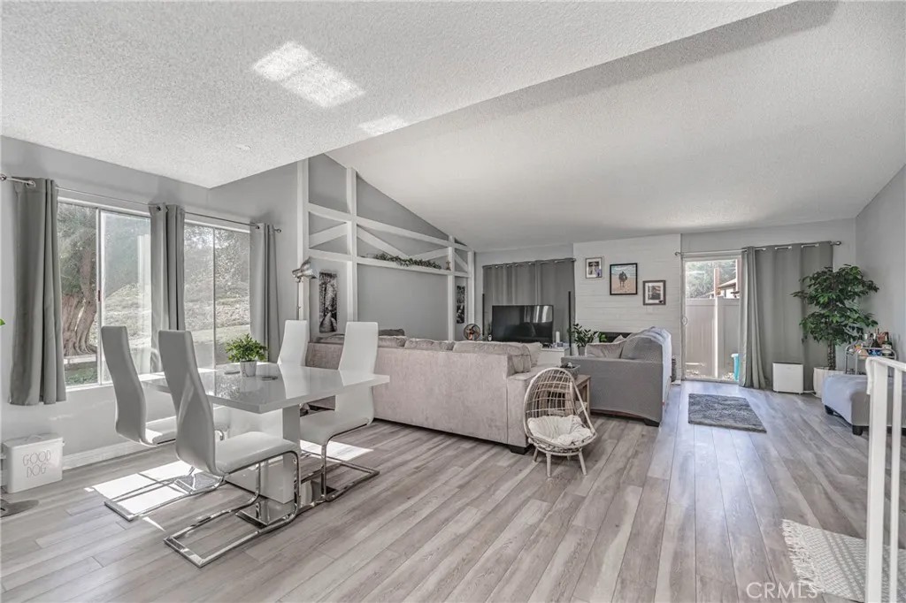 26212 Rainbow Glen
