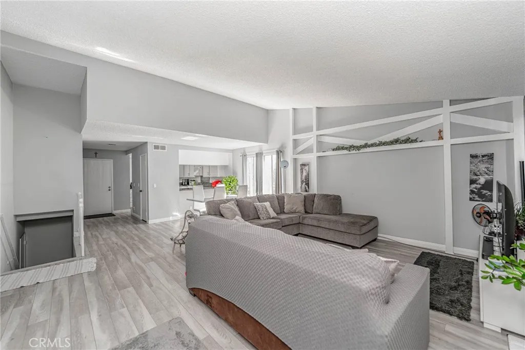 26212 Rainbow Glen