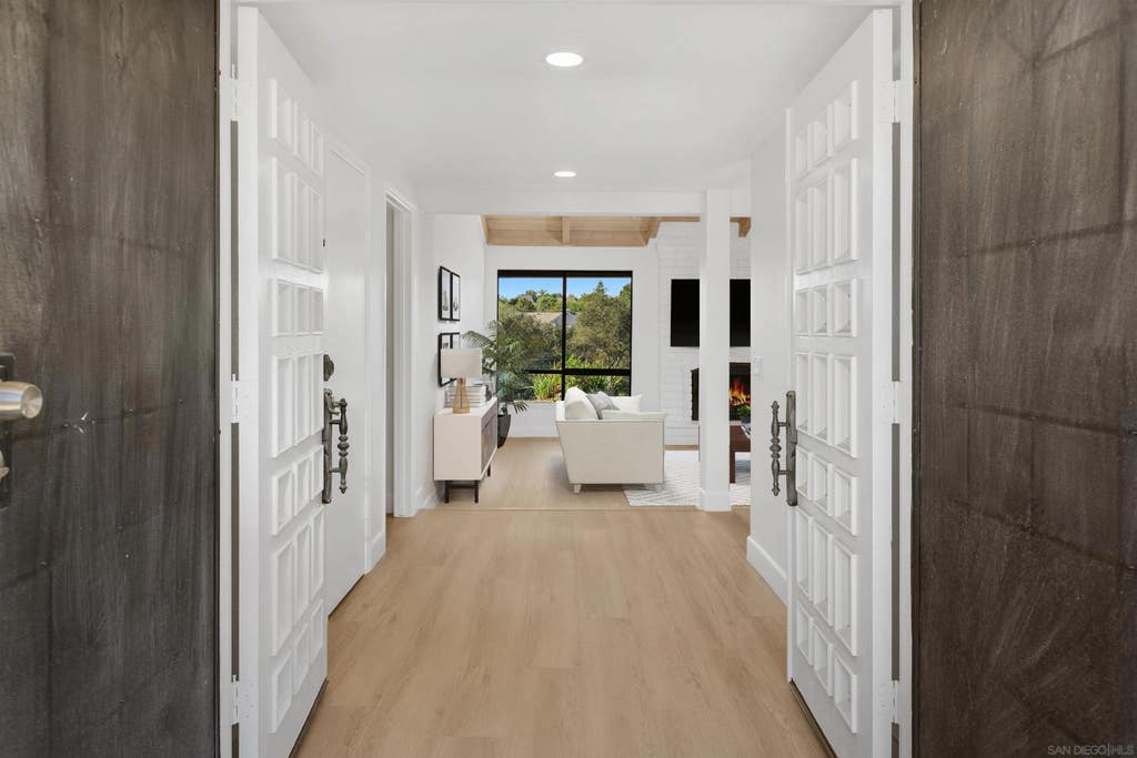 Photo of 363 Tumble Creek Ln, Fallbrook, CA 92028 (MLS # 260018441)