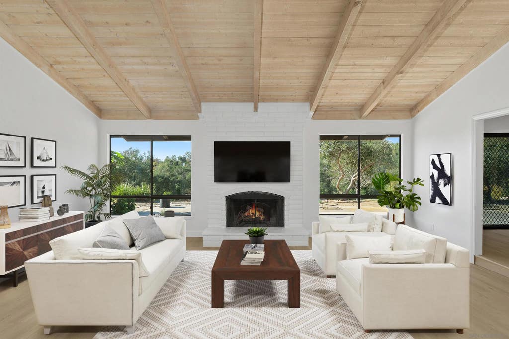 Photo of 363 Tumble Creek Ln, Fallbrook, CA 92028 (MLS # 260018441)