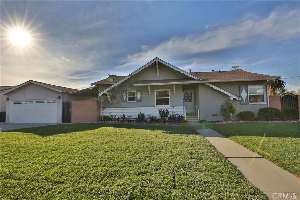 Photo of 1231 S Holly Pl, West Covina, CA 91790 (MLS # TR25275790)