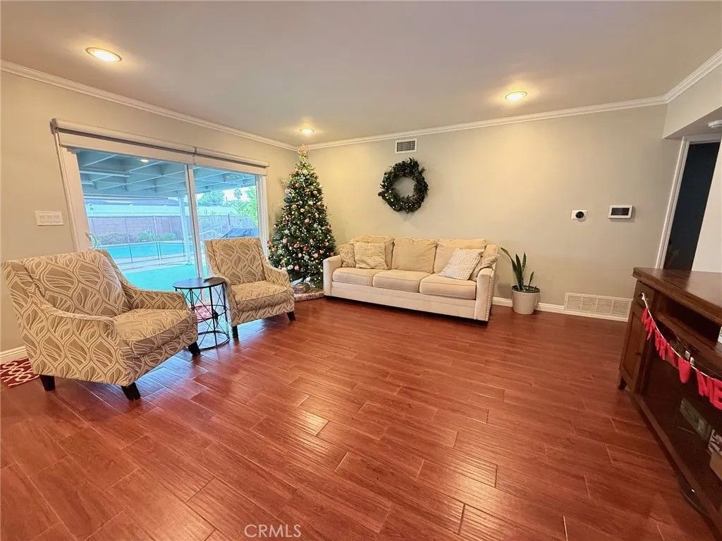 Photo of 1231 S Holly Pl, West Covina, CA 91790 (MLS # TR25275790)