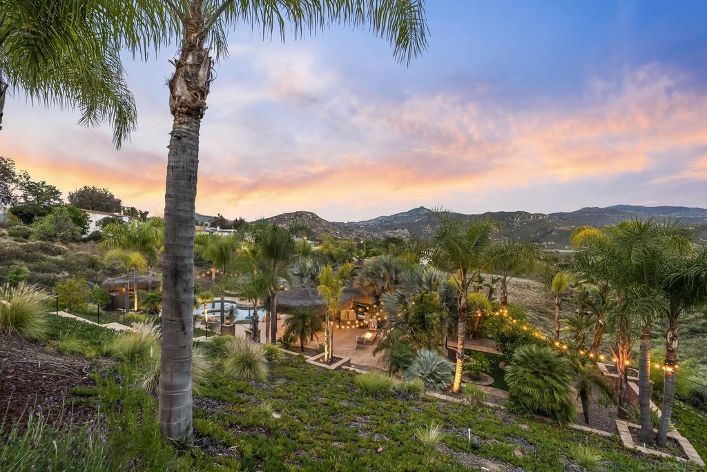 Photo of 1101 Sierra Linda Dr, Escondido, CA 92025 (MLS # 260010854)
