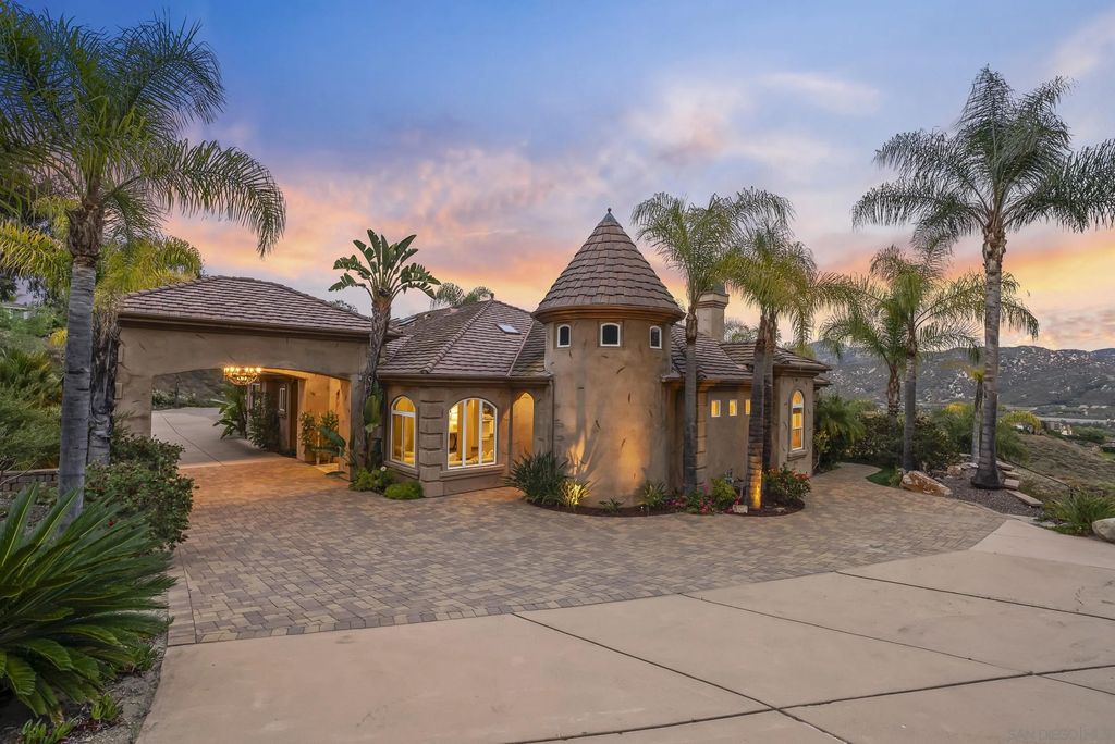 Photo of 1101 Sierra Linda Dr, Escondido, CA 92025 (MLS # 260010854)