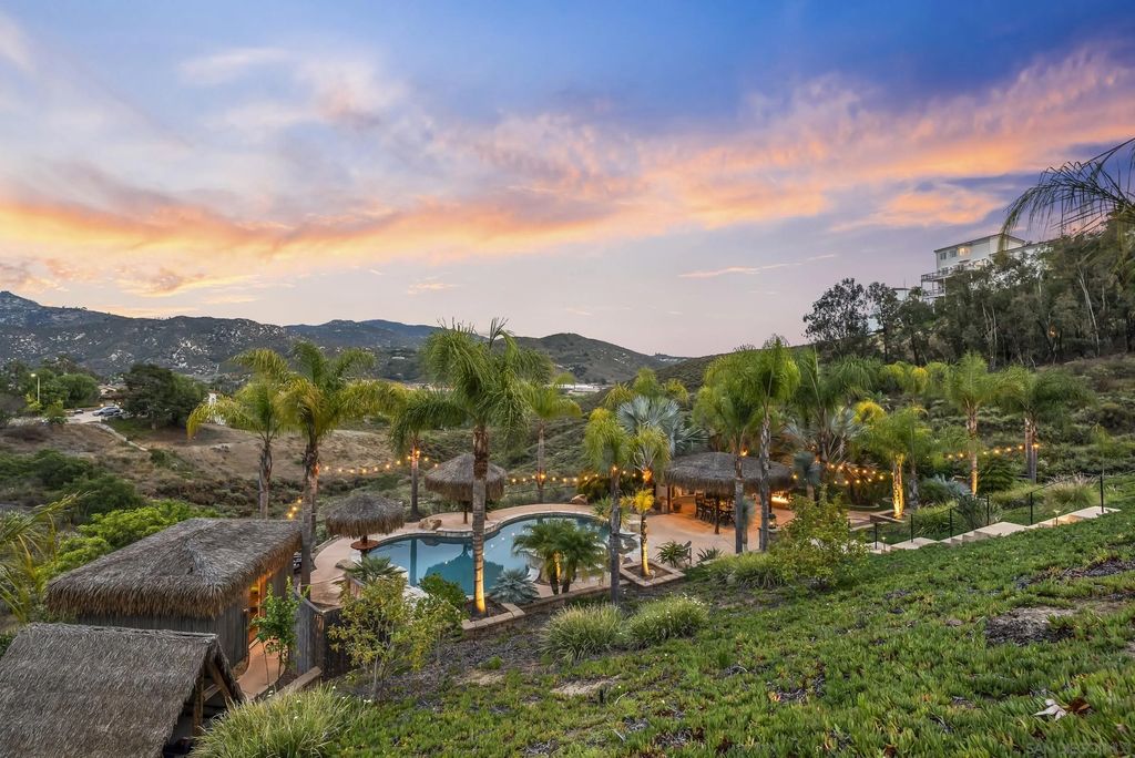 Photo of 1101 Sierra Linda Dr, Escondido, CA 92025 (MLS # 260010854)