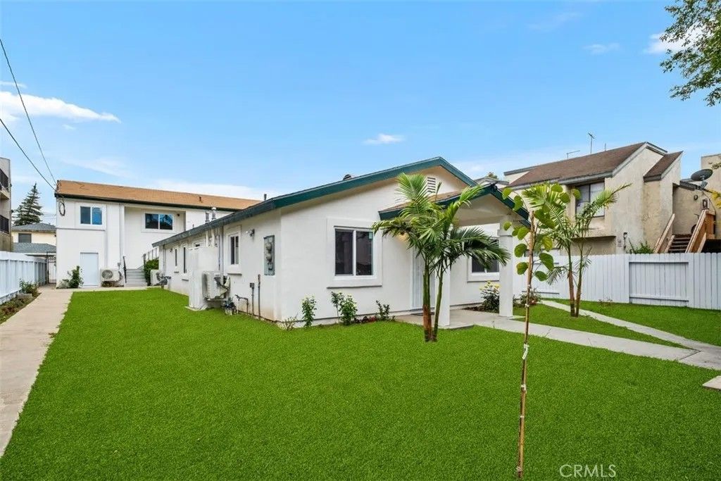 Photo of 1009 N N Parton St, Santa Ana, CA 92701 (MLS # LG26095731)