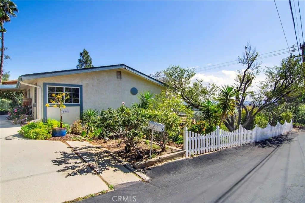 Photo of 7158 Leota Ln, Canoga Park, CA 91304 (MLS # SR26050262)